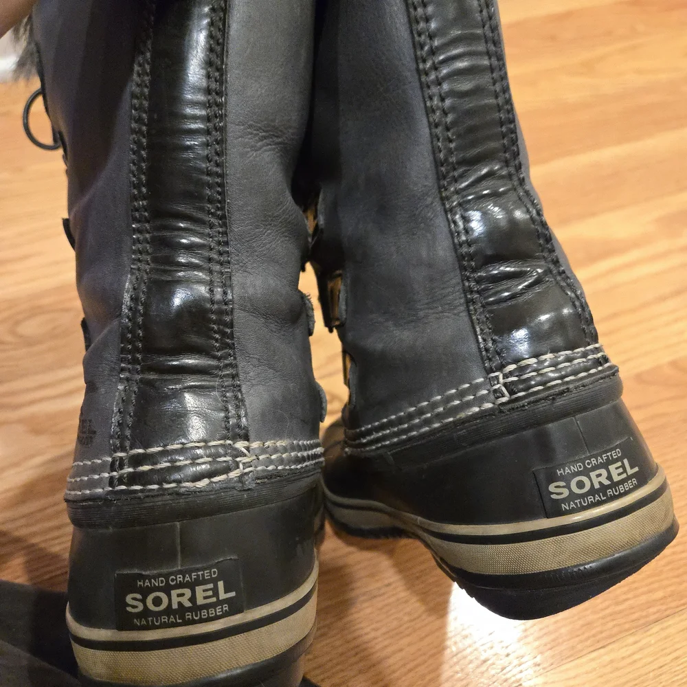 Sorel Joan of Arctic Black and Gray Waterproof Winter Boots Faux Fur Cuff CW3